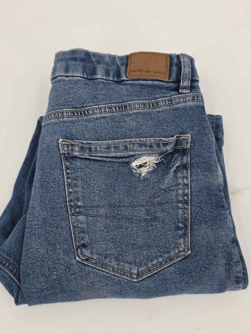 American Eagle Strigid Curvy Mom Jean 12 Long Destroyed Medium Wash Denim